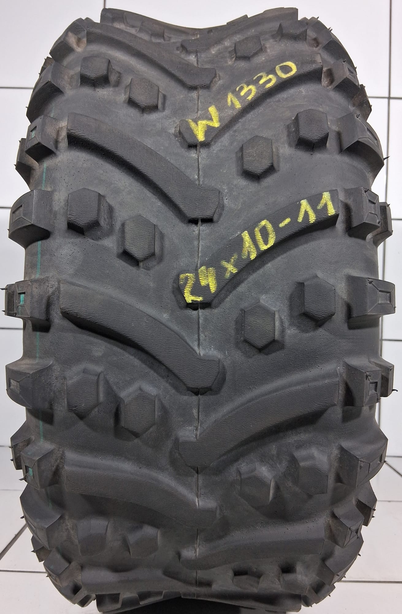 CHENG SHIN TIRE C-828 24/10R11 48N 8MM OPONY UŻYWANE