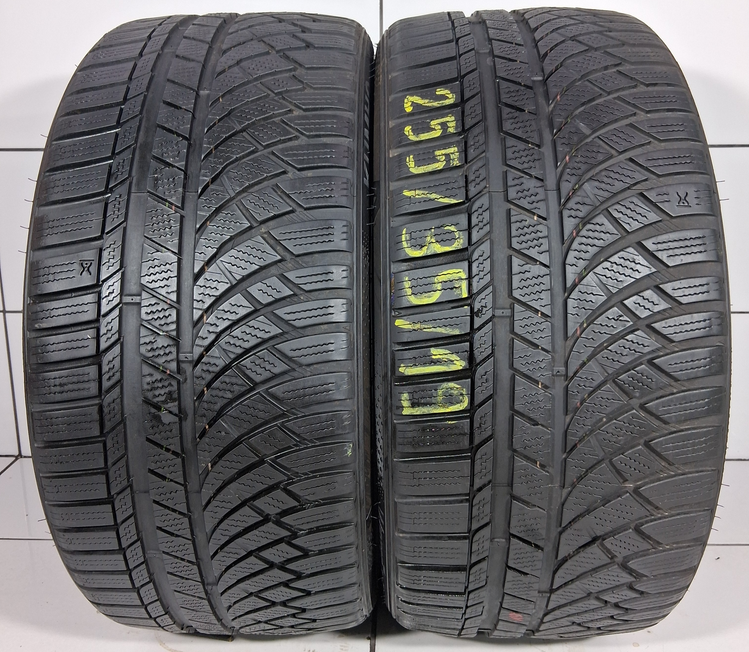 KUMHO WINTERCRAFT WP72 255/35R19 96V XL [2025] 5,5MM OPONY UŻYWANE, zdjęcie 1